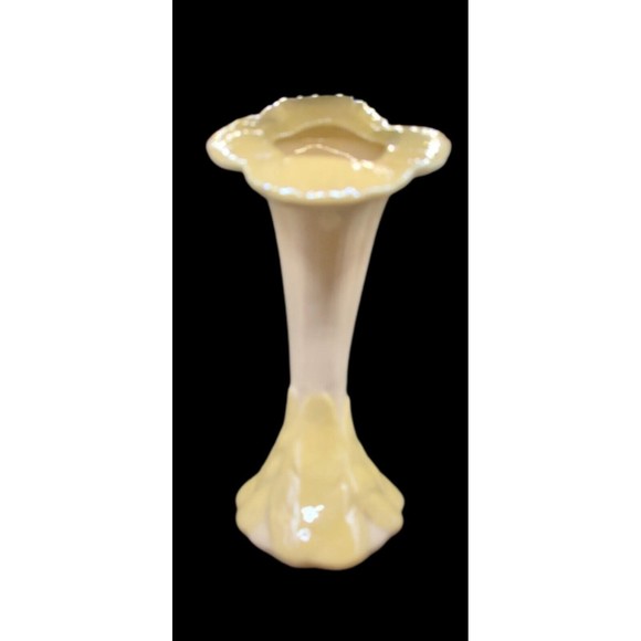 Belleek Accents Vintage Belleek Spill Vase Floral Cornucopia Trumpet Green Label Ireland